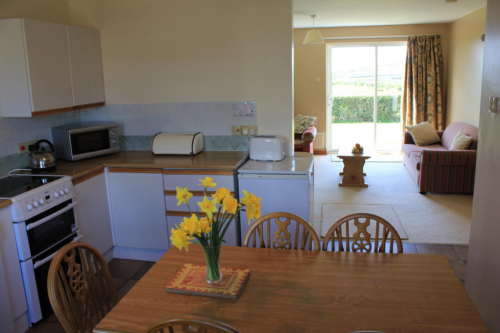 Giant'S Causeway Holiday Cottages Bushmills Room photo